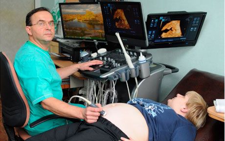 Obstetrician-ginekolog, ultrazvočni diagnostični zdravnik najvišje kategorije, Yavorsky Yuri Tsezarevich, zdravnik z delovno izkušnjo 32 let